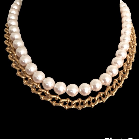 Richelieu Jewelry - Richelieu 1970’s gold chain and faux pearl necklace